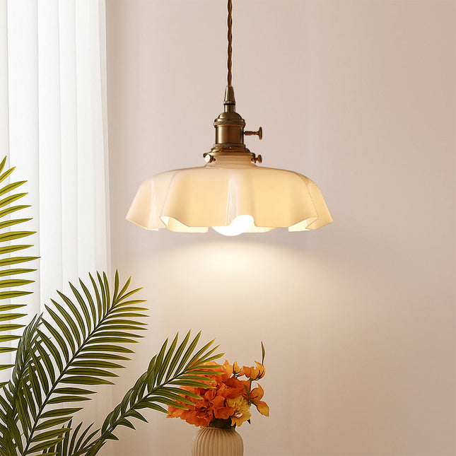 LumiereChic | Elegant Scalloped Cream Glass Pendant Light | Ø25×H18 cm 0