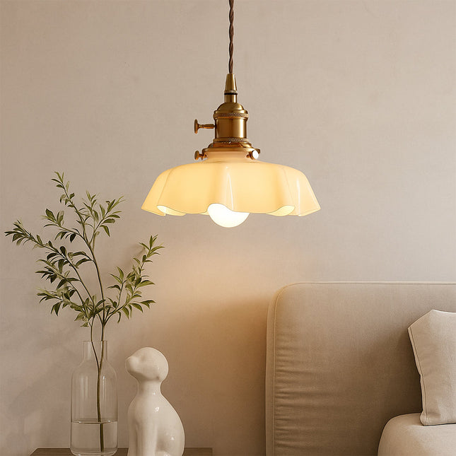 LumiereChic | Elegant Scalloped Cream Glass Pendant Light | Ø25×H18 cm 1