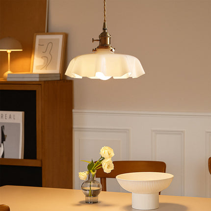 LumiereChic | Elegant Scalloped Cream Glass Pendant Light | Ø25×H18 cm 2